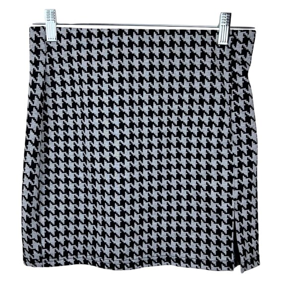 Fashion Nova Dresses & Skirts - Houndstooth Mini Skirt
